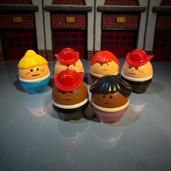 Vintage 80s Little Tikes Toddle Tots Fireman & Family Kids Men Woman  Figures - Picture 1 of 5